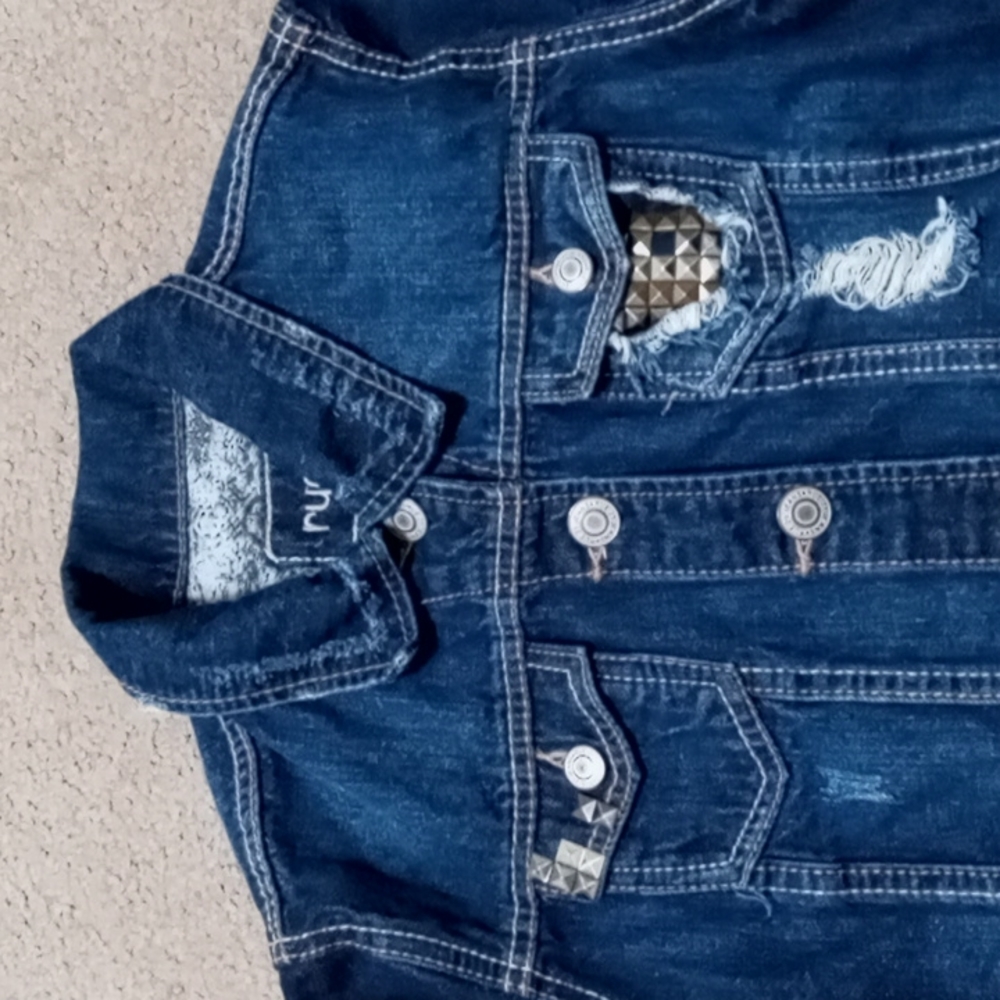 Studded Rue 21 distressed crop jeans jacket. Sz S.